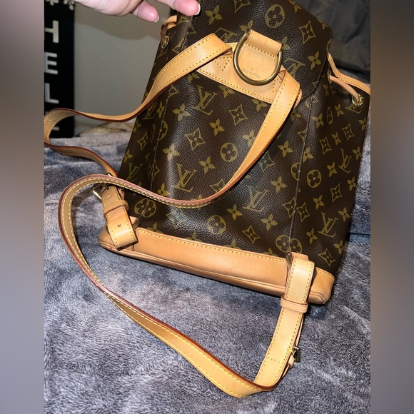 Louis Vuitton Montsouris MM - Picture 9 of 14